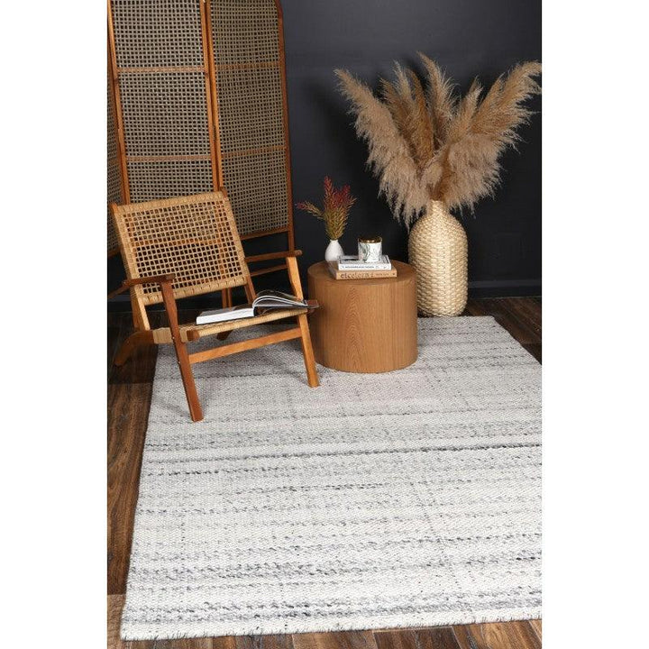 Knots New April Tightly Hand-Woven Smoke Floor Rug